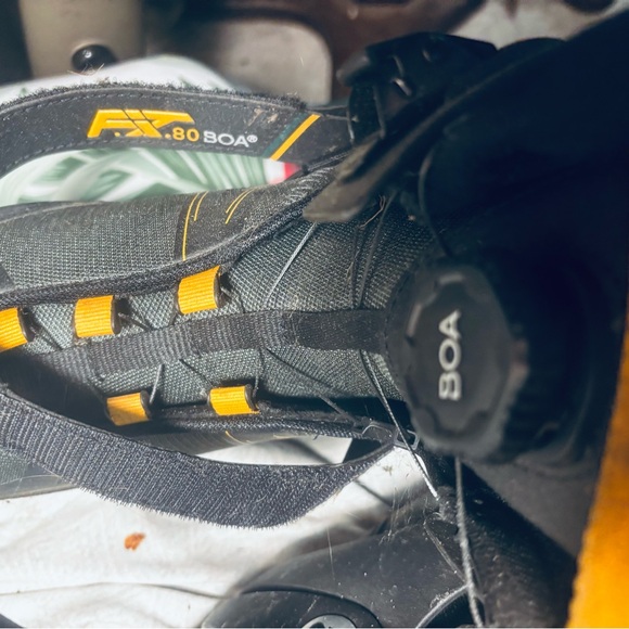 Black and Gold Inline Skates - Picture 4 of 5